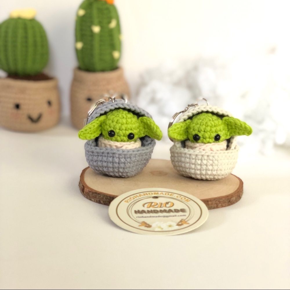 1pc Crochet Baby Yoda Keychain , Baby Yoda plushie